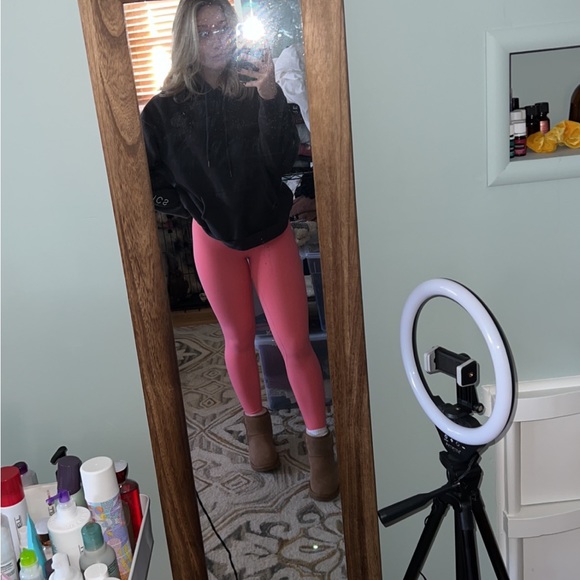 Pale raspberry 25” align leggings! - Picture 6 of 6